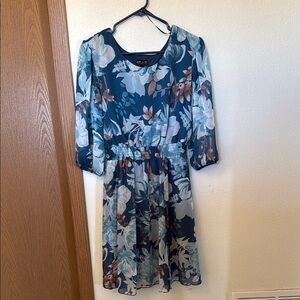 Chic Floral Midi Dress in Blue and White